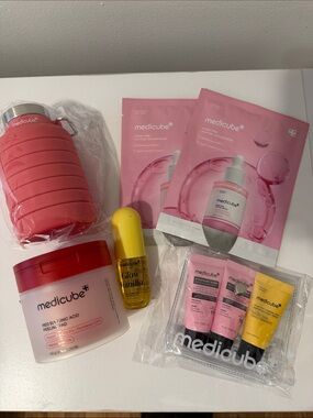 NWT Medicube Pink Hydrating Skincare Set masks, travel pack, water bottle
